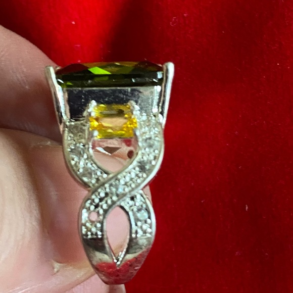 Emerald Cut Peridot/White Sapphire 925 Band - Picture 6 of 7